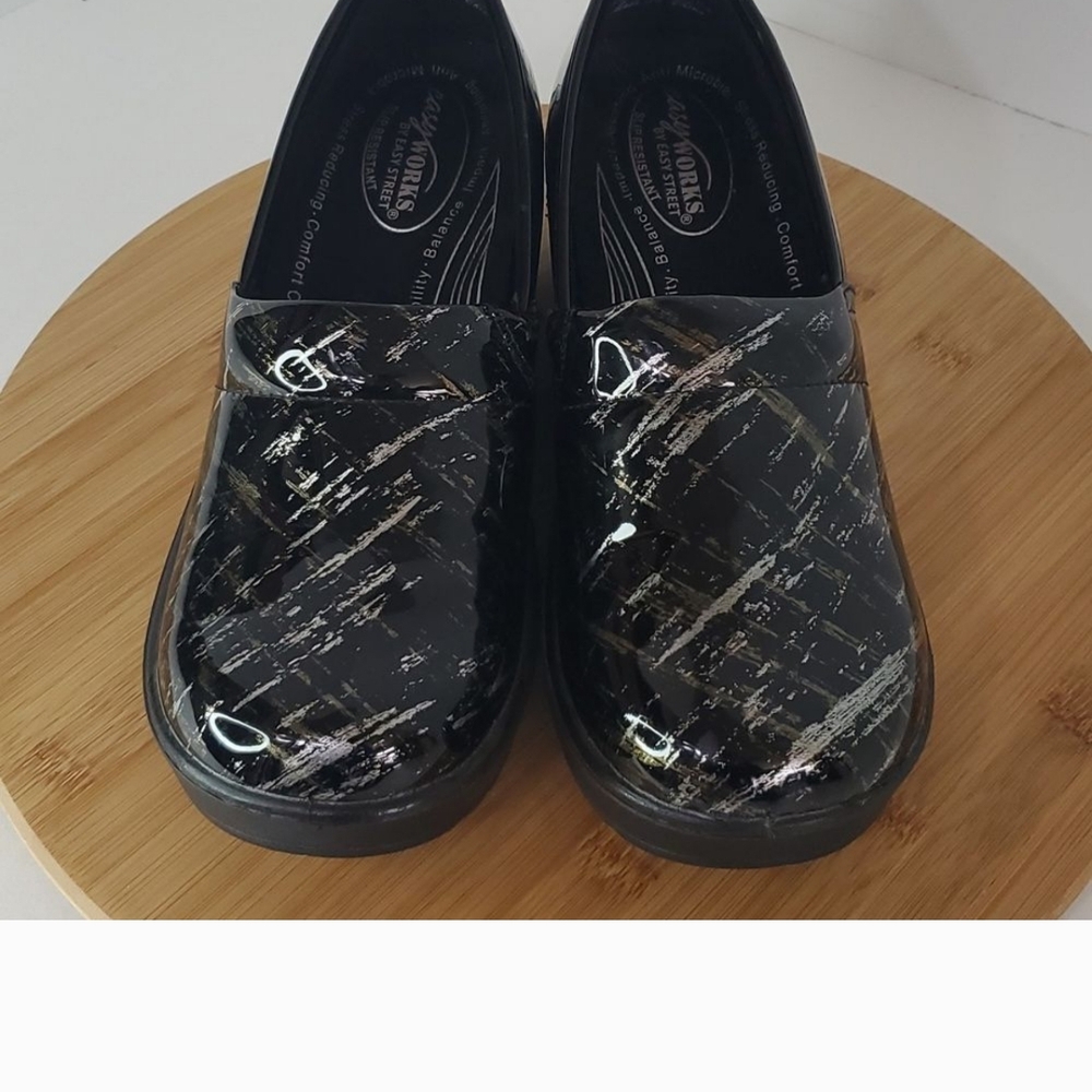 Black and Silver Slip-On Clogs Slip Resistant Resturant Server Nurse